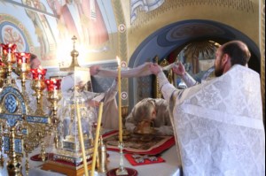 Крещальная литургия в Свято-Троицком соборе Саратова