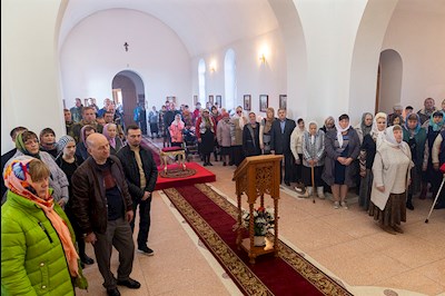 Божественная литургия в храме святых Царственных страстотерпцев п. Дубки Саратовского района