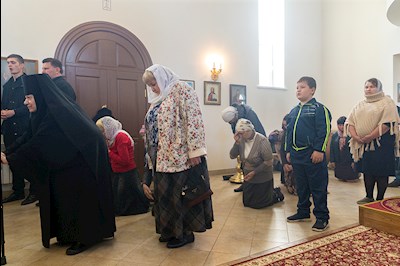 Божественная литургия в храме во имя святого благоверного князя Михаила Черниговского и боярина его Феодора на Увекском кладбище г. Саратова