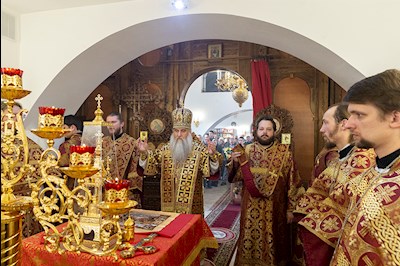 Божественная литургия в храме во имя святых бессребреников и чудотворцев Космы и Дамиана г. Саратова