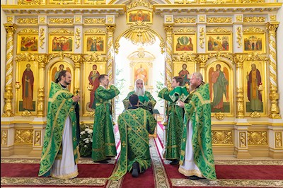 Божественная литургия в соединении с вечерней в Свято-Троицком кафедральном соборе г. Вольска
