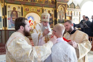 Божественная литургия на Архиерейском подворье — в храме в честь иконы Божией Матери «Утоли моя печали» г. Саратова