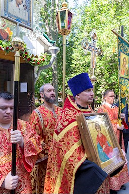 Божественная литургия в храме во имя великомученика и целителя Пантелеимона г. Саратова