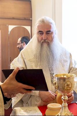 Божественная литургия в храме во имя святого праведного Лазаря Четверодневного на Новоелшанском кладбище г. Саратова