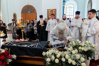 Митрополит Лонгин совершил отпевание игумении Ксении (Афанасьевой)