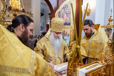 Божественная литургия в храме в честь Нерукотворного Образа Спасителя г .Саратова