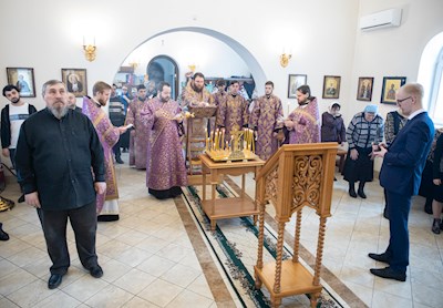 Митрополит Игнатий совершил Божественную литургию в храме святителя Иоанна Златоуста в п. Зональный г. Саратова