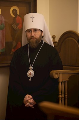 Совершена панихида по саратовским святителям