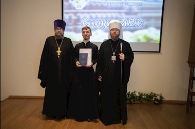 Митрополит Игнатий вручил дипломы выпускникам СПДС