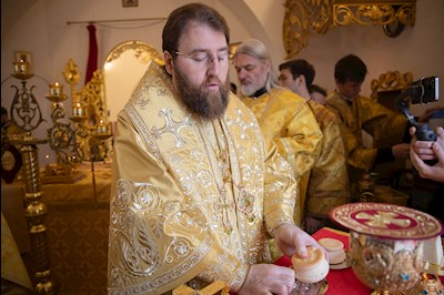 Митрополит Игнатий совершил Божественную литургию в Свято-Никольском храме с. Октябрьский Городок