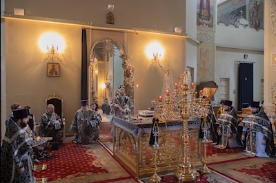 Митрополит Игнатий совершил Литургию Преждеосвященных Даров в Покровском соборе г. Саратова