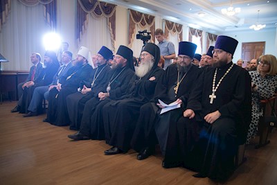 Митрополит Игнатий вручил дипломы выпускникам СПДС