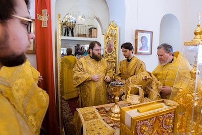 Митрополит Игнатий совершил Божественную литургию в Трехсвятительском храме г. Саратова
