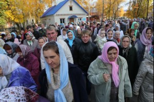 Божественная литургия в храме в честь Покрова Пресвятой Богородицы города Петровска