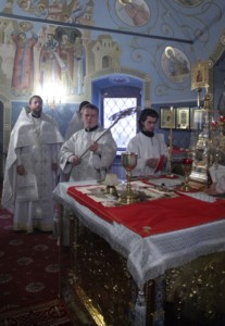 Крещальная литургия в Свято-Троицком соборе Саратова