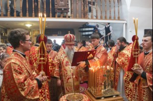 Божественная литургия и панихида в Свято-Никольском храме на Елшанском кладбище Саратова