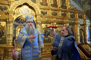 Божественная литургия в Свято-Троицком соборе Саратова