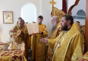 Божественная Литургия в храме святых первоверховных апостолов Петра и Павла г.Красноармейска
