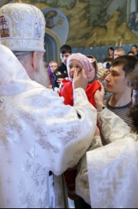 Крещальная литургия в Свято-Троицком кафедральном соборе города Саратова