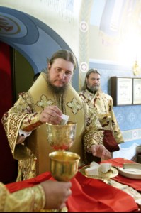 Епископ Пахомий совершил Божественную литургию в Свято-Троицком кафедральном соборе Саратова
