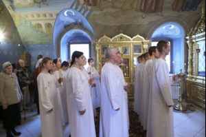 Митрополит Лонгин совершил Царские часы, Изобразительны, Великую вечерню и Крещальную литургию в Свято-Троицком кафедральном соборе Саратова