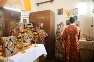 Божественная литургия в храме в честь Воздвижения Честнаго и Животворящего Креста Господня на территории Вольского военного института материального обеспечения