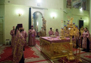 Всенощное бдение в храме в честь Покрова Пресвятой Богородицы г.Саратова