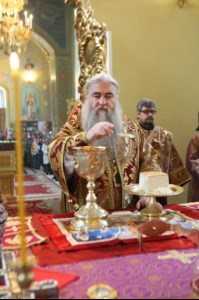 Вечерня в соединении с Литургией Василия Великого и Чин умовения ног в храме в честь Покрова Пресвятой Богородицы г.Саратова