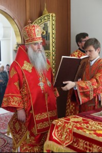 Божественная литургия на Архиерейском подворье — храме в честь иконы Божией Матери «Утоли моя печали» г.Саратова
