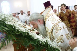 Всенощное бдение в храме во имя святых царственных страстотерпцев п. Дубки