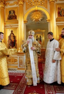 Божественная литургия на Архиерейском подворье — храме во имя святого апостола и евангелиста Иоанна Богослова при Саратовской православной духовной семинарии