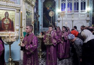 Всенощное бдение c Чином Воздвижения Креста в храме в честь Сошествия Святого Духа города Саратова
