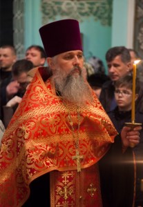 Архиепископ Элистинский и Калмыцкий Юстиниан совершил Божественную литургию и панихиду в Духосошественском храме г. Саратова