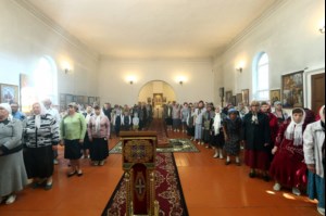 Божественная литургия в храме в честь Покрова Пресвятой Богородицы р.п. Новые Бурасы