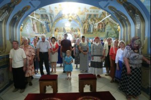 Митрополит Лонгин и Епископ Пахомий совершили Божественную литургию в Троицком соборе и молебен перед главной святыней Саратовской земли — образом Спаса Нерукотворного
