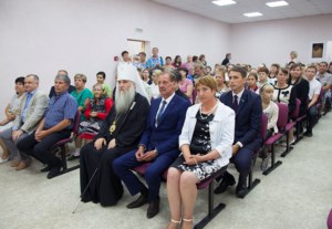 Митрополит Лонгин освятил спортивный зал школы и дом культуры села Сторожевка
