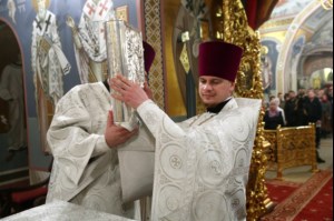 Митрополит Лонгин совершил Рождественское ночное богослужение