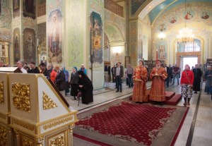 Всенощное бдение в храме в честь Покрова Пресвятой Богородицы г.Саратова