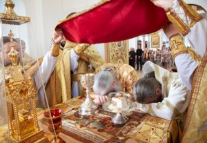 Божественная литургия в храме святых первоверховных апостолов Петра и Павла г. Красноармейска