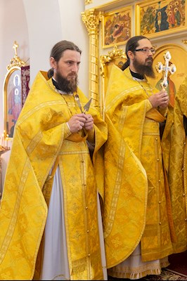 Божественная литургия в храме святых Царственных страстотерпцев п. Дубки Саратовского района