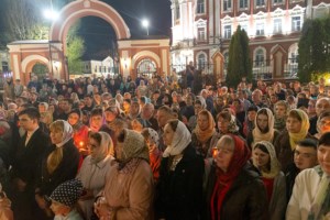 Митрополит Лонгин совершил пасхальное богослужение