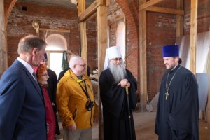 Митрополит Лонгин освятил колокола Свято-Никольского храма села Октябрьский Городок
