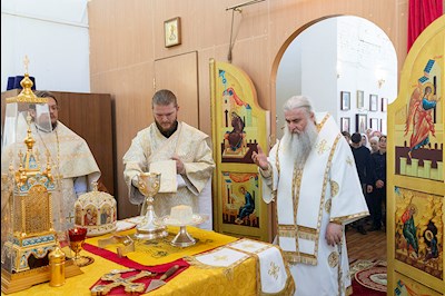 Божественная литургия в храме во имя святителя Митрофана, епископа Воронежского, г.Саратова