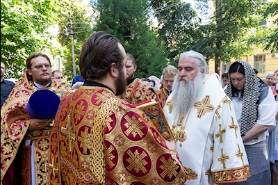 Божественная литургия в храме во имя великомученика и целителя Пантелеимона г. Саратова