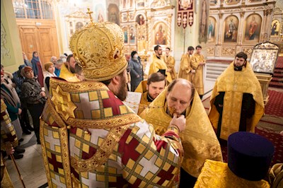 Митрополит Игнатий совершил всенощное бдение в храме Покрова Пресвятой Богородицы г. Саратова