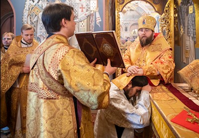 Митрополит Игнатий совершил Божественную литургию в Свято-Троицком кафедральном соборе г. Саратова