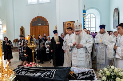 Митрополит Лонгин совершил отпевание игумении Ксении (Афанасьевой)