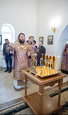 Митрополит Игнатий совершил Божественную литургию в храме святителя Иоанна Златоуста в п. Зональный г. Саратова