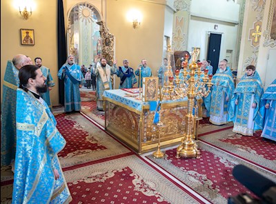 Митрополит Саратовский и Вольский Игнатий совершил вечерню в соединении с Литургией Иоанна Златоуста в Покровском соборе г. Саратова