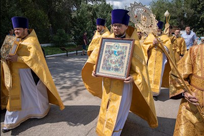 Митрополит Игнатий совершил Божественную литургию в храме Всех святых, в земле Русской просиявших, г. Саратова